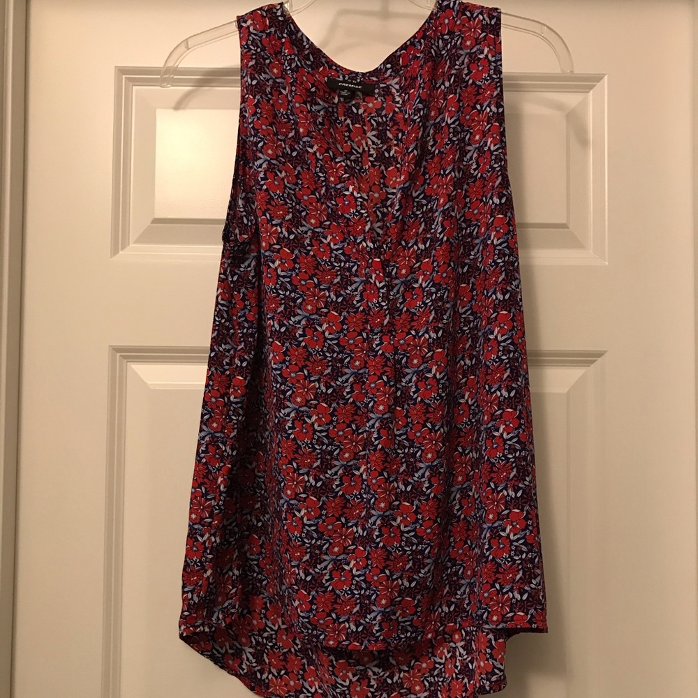 Sleeveless drapey top/tunic